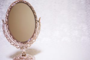 一日に何度鏡を見ていますか？